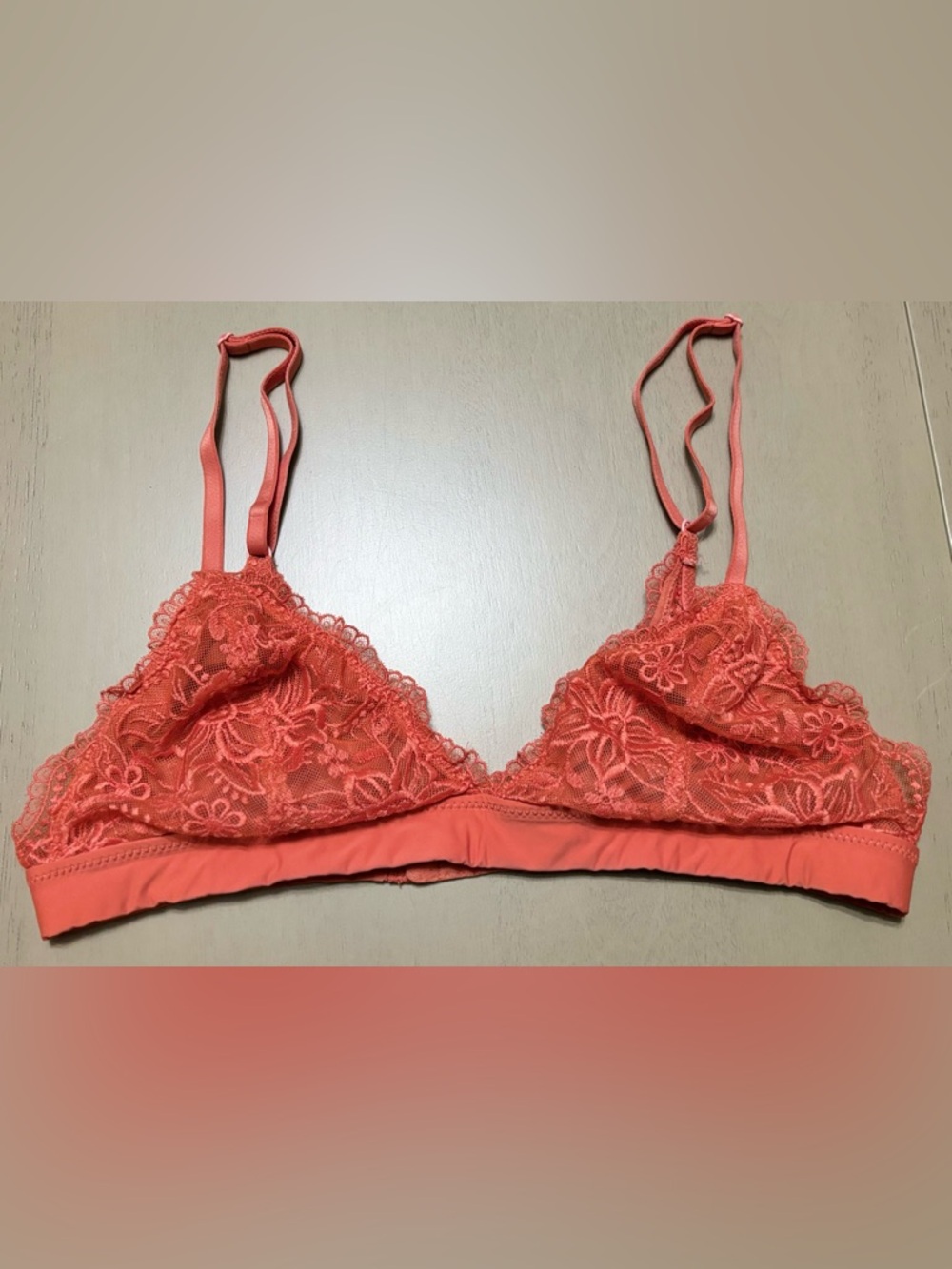 Aerie Coral unlined lace bralette
Size Small Beach Vacations Spring
Summer Chic